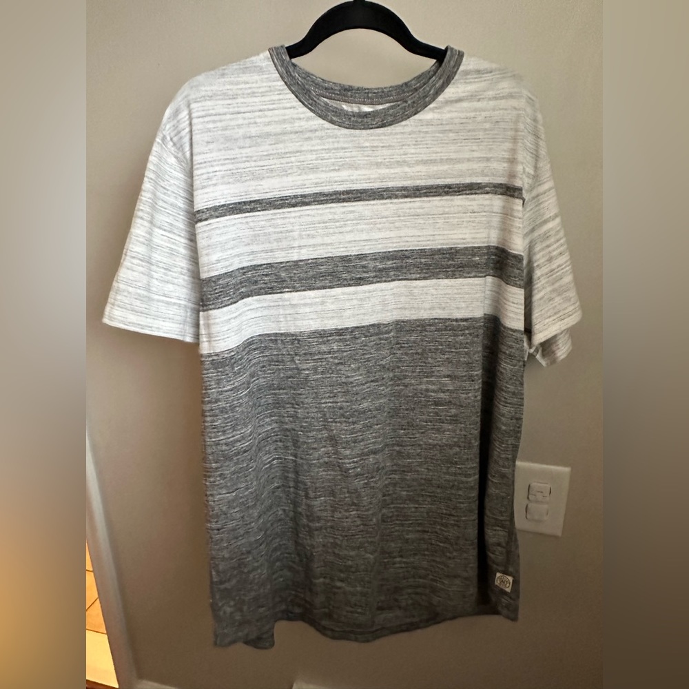 Men’s American Eagle shirt